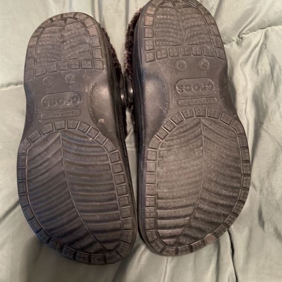 CROCS lined size 9 only worn a couple of times - Picture 2 of 3